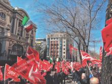 Movilización el 21 de marzo de 2018, frente a la embajada de Italia en Madrid, cuando Ugt aún no había cambiado el discurso alineándose con la dirección de Endesa contra la plantilla.